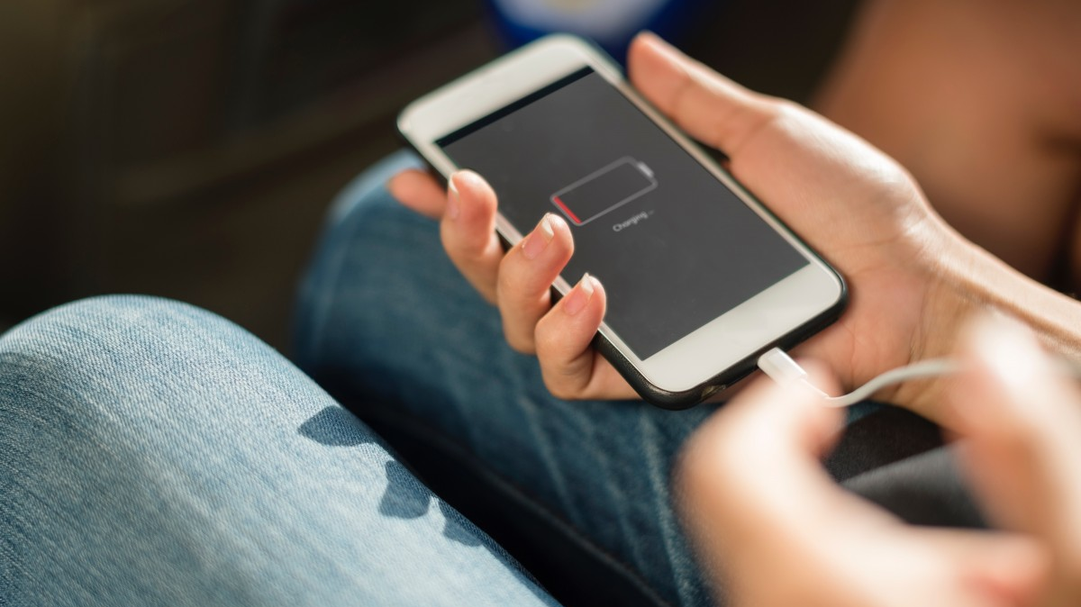 Astuce ne laissez plus vos portables charger toute la nuit ! Cash